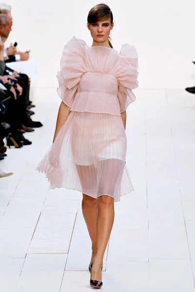 Look 37